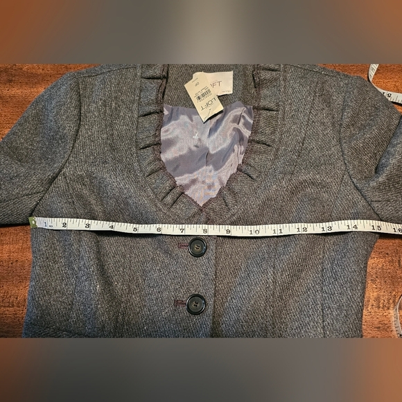 Ann Taylor Loft Women's Grey Wool Blend Ruffled Collar Crop Blazer Size 0P NWT - Picture 12 of 13